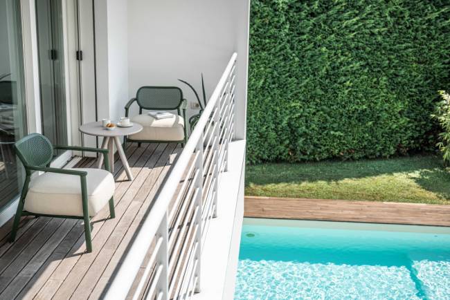 Cтолик кофейный ламинированный Norman 3-Pod Ø600х510 мм