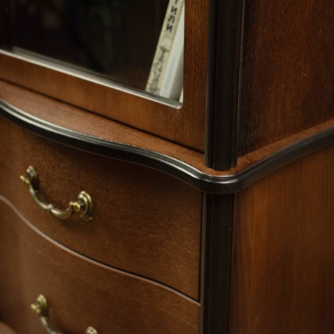 Шкаф-витрина Джульетта, орех Л