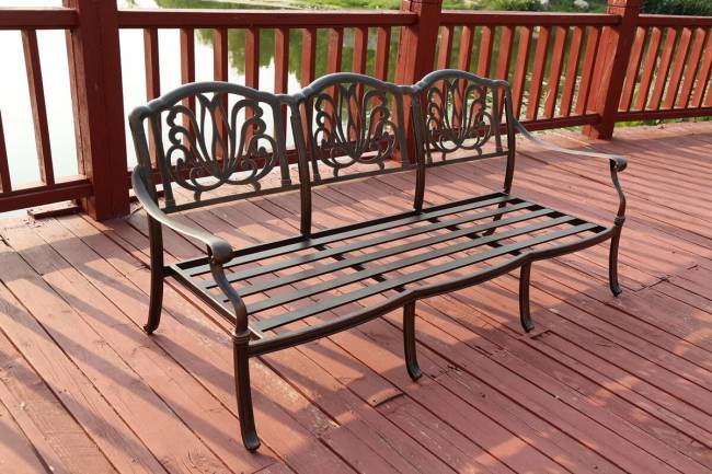 Диван трехместный Madrid из литого алюминия Диван трехместный Madrid из литого алюминия