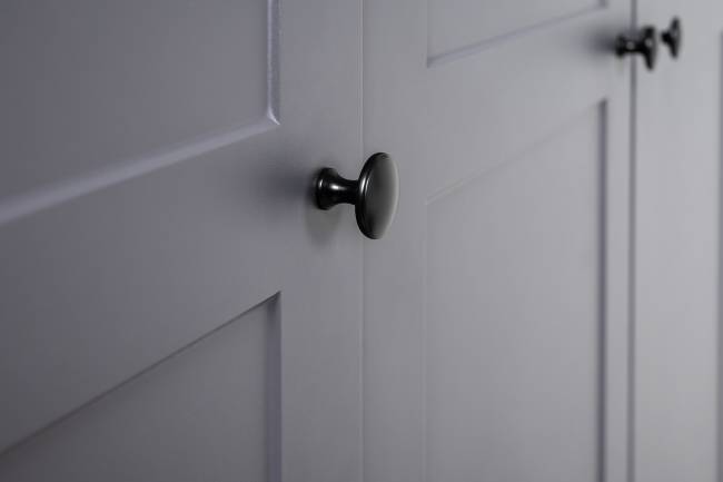 Комод четыре ящика и две дверки и вешалка для одежды Остин цвет серый графит/дуб крафт золотой