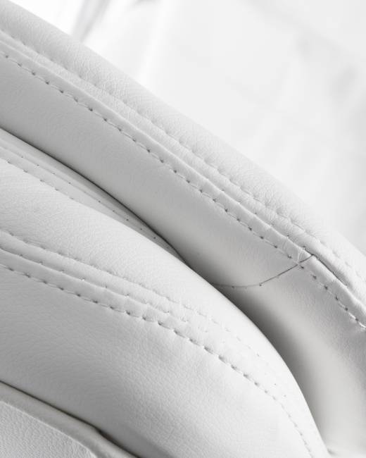 Офисное кресло для руководителей DOBRIN LYNDON, белый