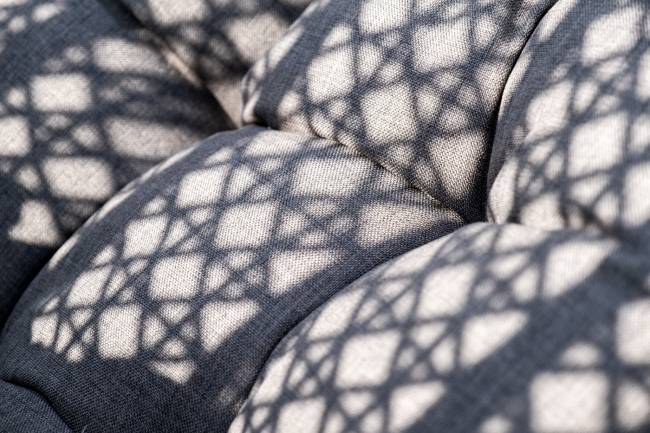 "Виши" подвесное кресло-кокон из искусственного ротанга, цвет коричневый с серо-коричневой подушкой