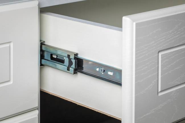 Комод 10.103 Ливерпуль цвет ясень ваниль/белый Комод 10.103 Ливерпуль цвет ясень ваниль/белый